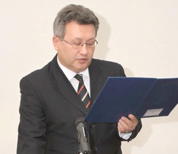 Fostul subprefect ar putea scăpa de condamnarea de un 1 şi 2 luni